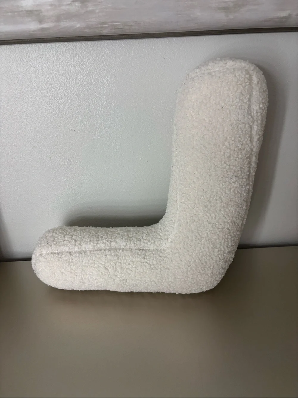 Dormify Sherpa Initial L Pillow